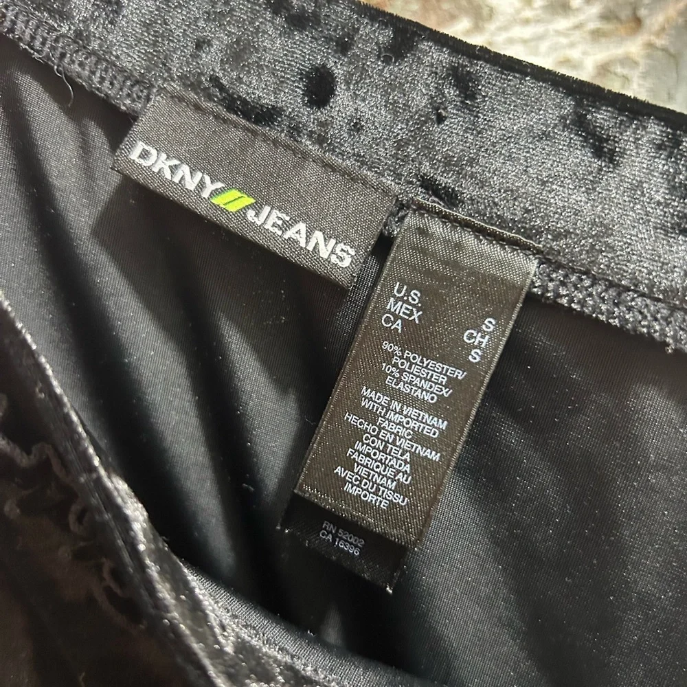 NEW DKNY Jeans black velvet ruffled skirt, size small. New with tag! - Picture 7 of 8